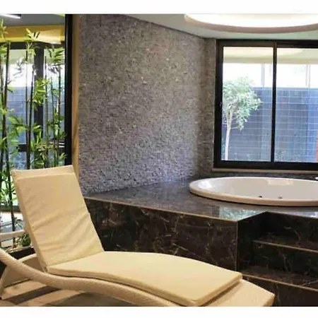 Lovely Citycentre Appt. Within 300M To The Beach Apartament